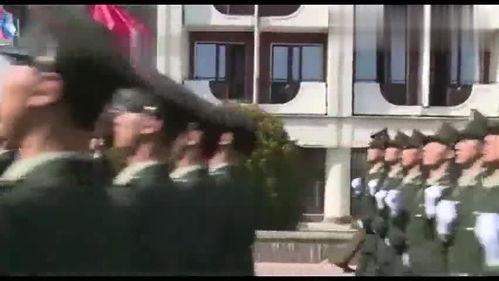 军爷跳舞吃瓜视频,瓜田笑谈欢乐多