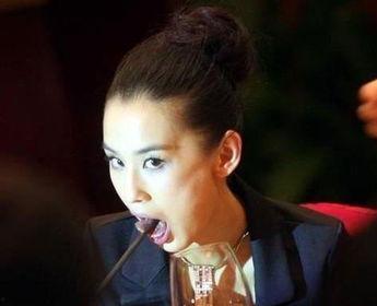 明星吃瓜塌屋顶是谁啊视频,真相与幕后黑手