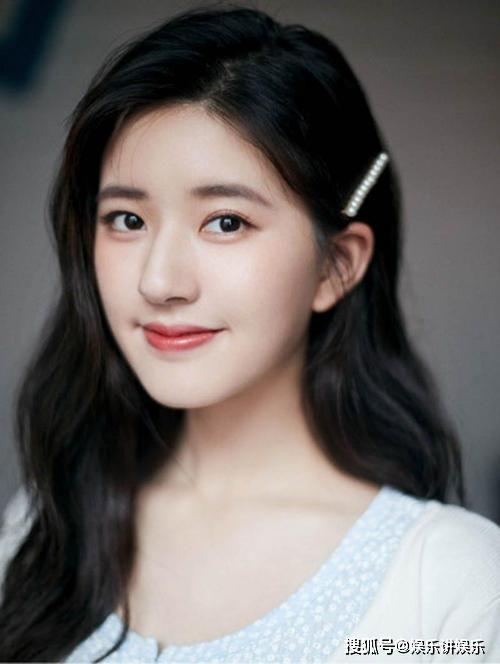 吃瓜女明星是谁啊图片视频,吃瓜女明星竟是……