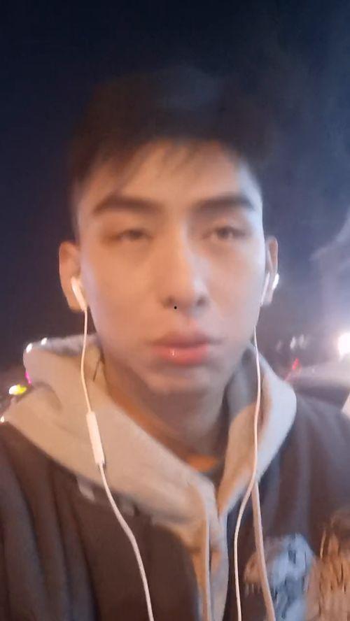 看帅哥吃瓜视频网站下载,看帅哥吃瓜，畅享娱乐时光