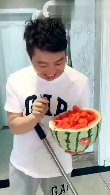 老婆拍吃瓜视频,揭秘娱乐圈幕后故事